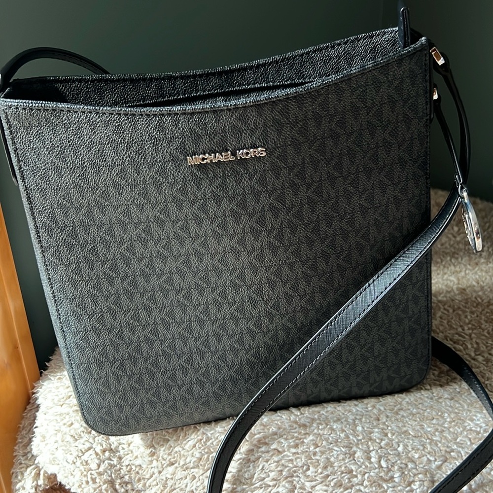 Michael Kors crossbody!! like new!